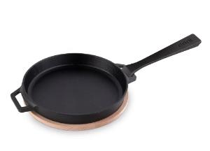 Panela de Ferro Fundido com Apoio de Madeira