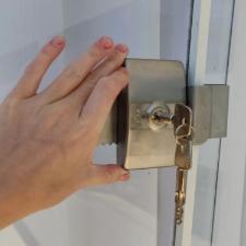 Fechadura Presso / Encaixe FC1 p/ Porta Vidro Correr Ao Inox Escovado