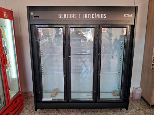 Expositor Refrigerado Auto Servio Polar 1.80m 3 Portas PEVCA-220v