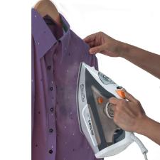 Ferro a vapor com antigotejamento Black+Decker 220v cinza e laranja