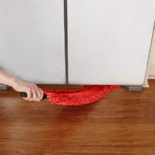 Escova para limpeza manual em microfibra 83x11x2,5cm vermelha