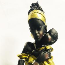 Estatueta de resina Elby Mulher africana e filhos 28cm