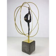 Estatueta de resina Elby Bailarina no crculo 53cm dourado