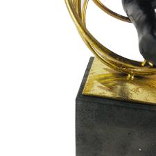 Estatueta de resina Elby Ginstica crculos 29,5cm dourado