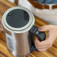 Chaleira eltrica Black+Decker KEPG Gourmand Gris 1,7L em inox