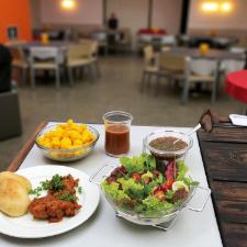 Saladeira Forma Andrea com molheira e colher: Elegncia e praticidade para servir saladas 3 Litros